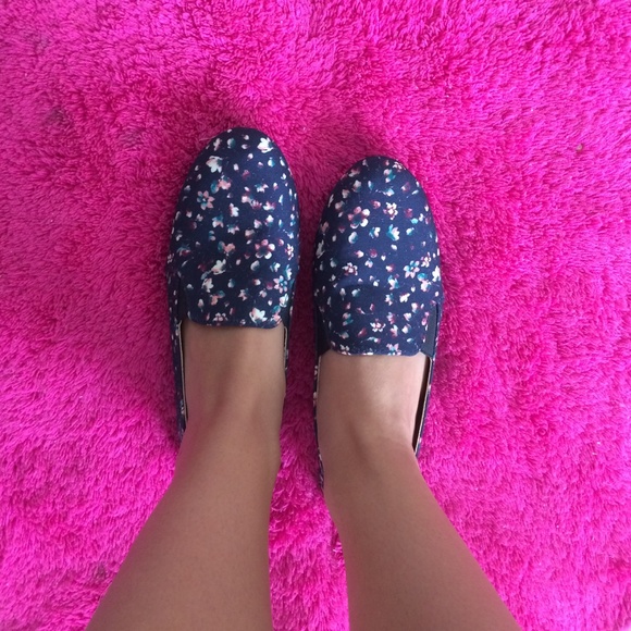 Shoes - Picture 3 of 3