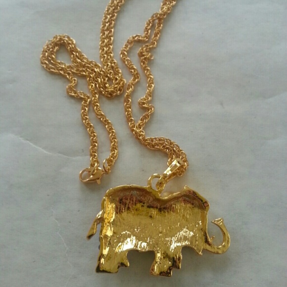Crystal Elephant pendant w Necklace - Picture 2 of 4
