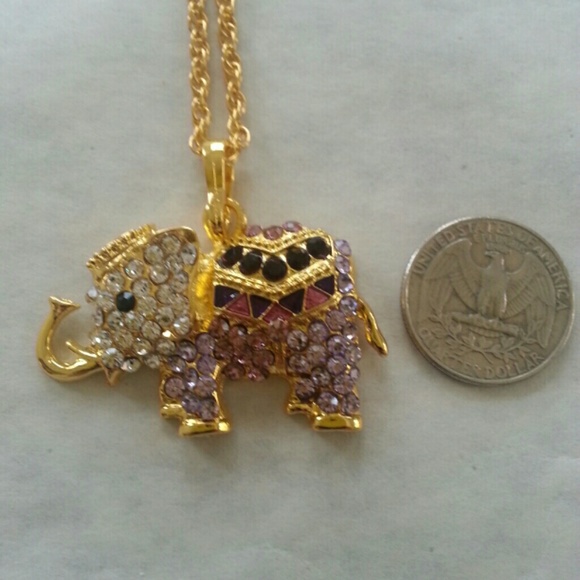 Crystal Elephant pendant w Necklace - Picture 3 of 4