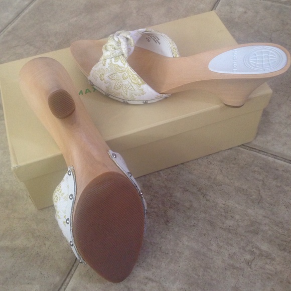 Max Studio wedge- - Picture 2 of 4
