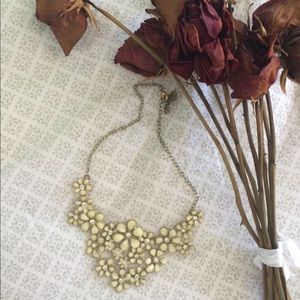 ❌ SOLD ❌Forever 21 flower necklace.