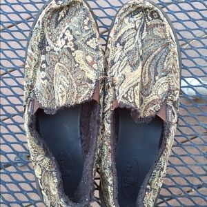 Sanuk Moccasins sz 8