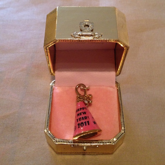 JUICY COUTURE - Limited Edition 2011 Charm 🎉