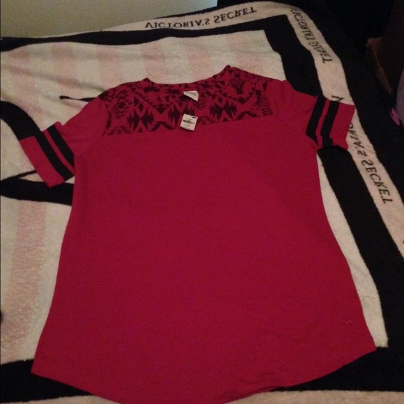 brans new vs pink tshirt