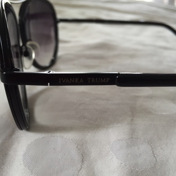 🚫SOLD in bundle🚫Ivanka Trump black sunglasses - Picture 2 of 4