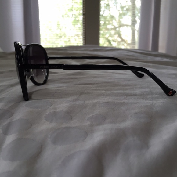 🚫SOLD in bundle🚫Ivanka Trump black sunglasses - Picture 3 of 4