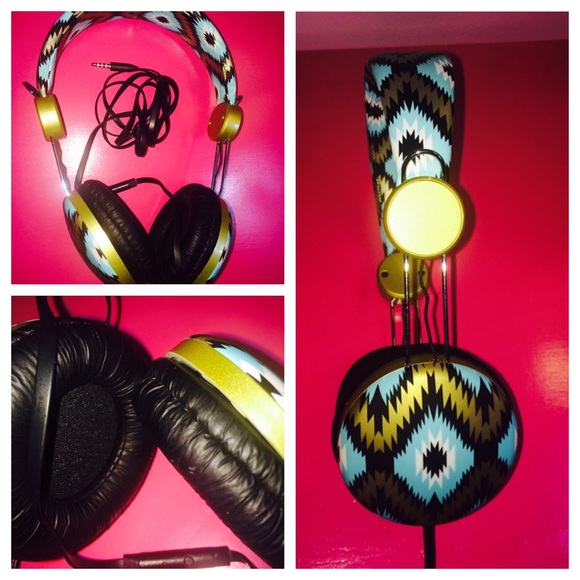 Aztec printed Headphones
