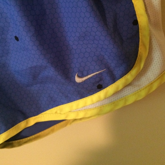 Nike tempo running shorts - Picture 2 of 3