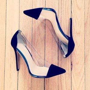 Sexy Black and clear pointy toe pumps!