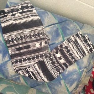 Tribal Print Leggings •