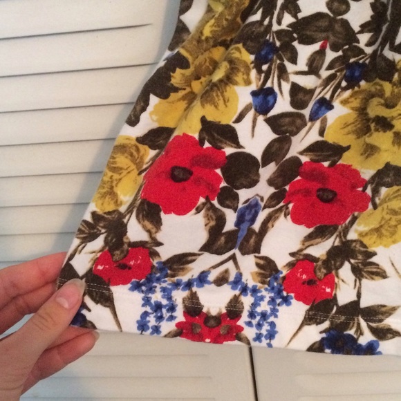 UNIQLO Cotton Floral Shorts 🌼🌹 - Picture 3 of 3