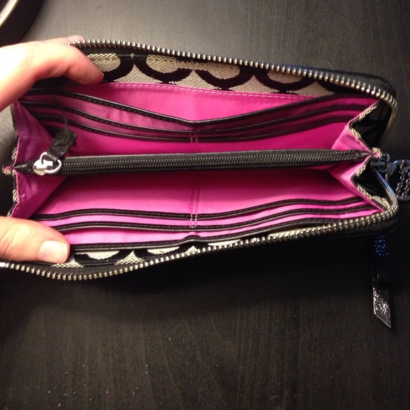 Authentic Coach Poppy wallet - Picture 2 of 2