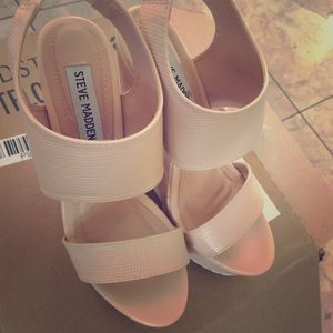 STEVE MADDEN SHOE. Size 5.5