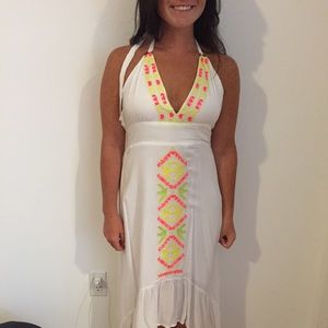 LF White dress! Bright embroidery!