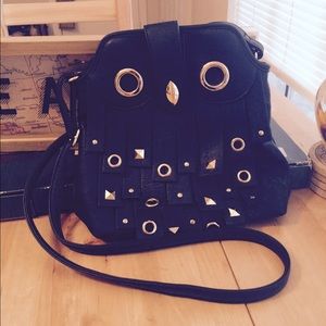 Owl-themed, gold tone cross body bag