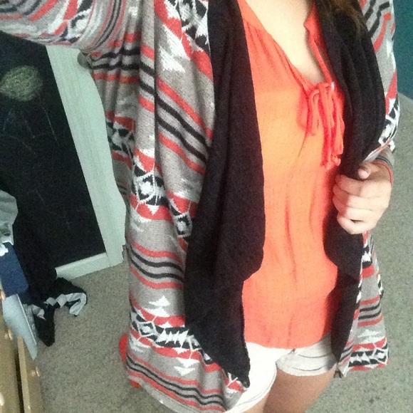 Off-shoulder blouse & long sleeve cardigan