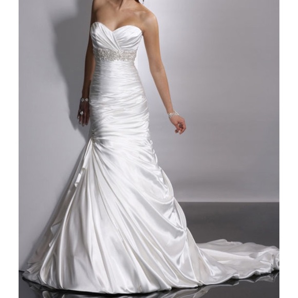 Wedding Dress - Picture 1 of 2