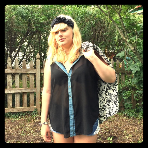 Forever 21 Tops - Button Up Tank Top