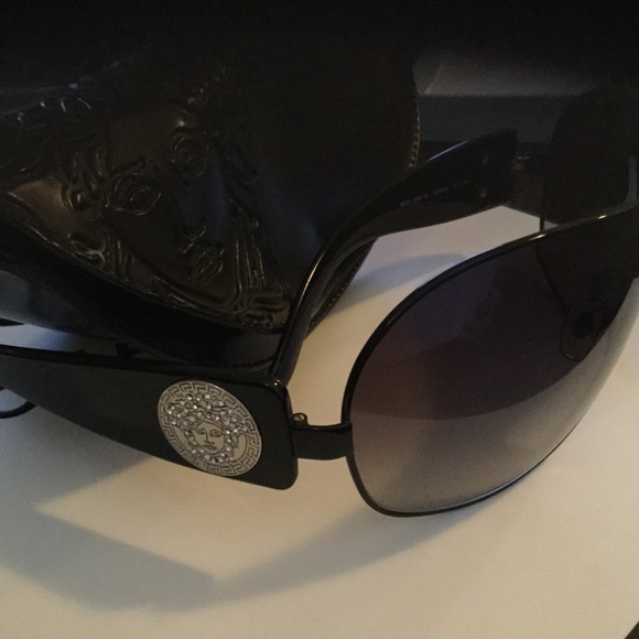 Versace SUNGLASSES - Picture 2 of 3