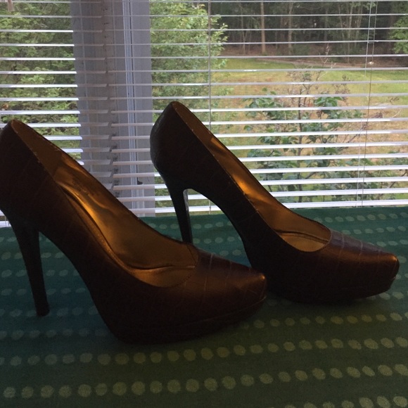 Brown platform pumps (4 inches)