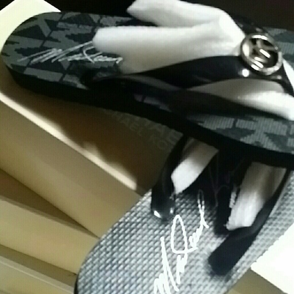 Sold ***Michael Kors sandals size 7 - Picture 2 of 3