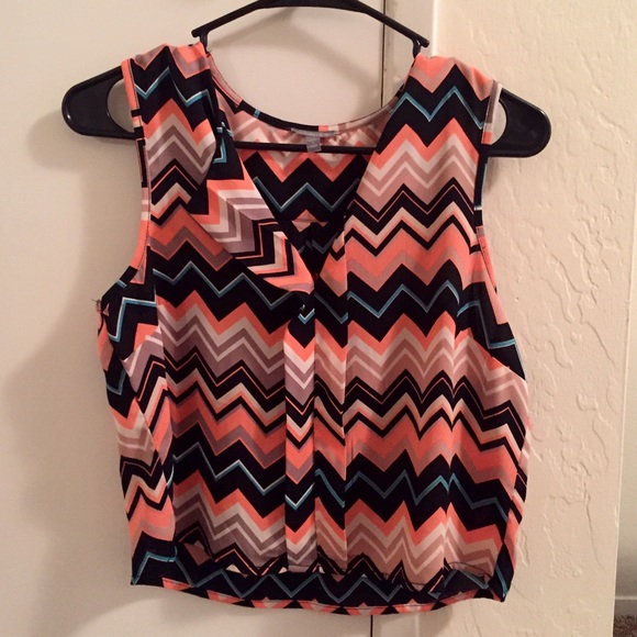 Chevron neon top!