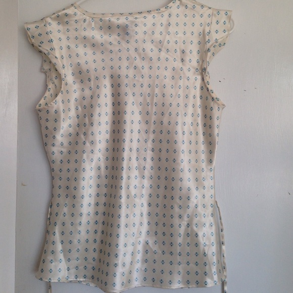 Short sleeve cream blouse - Picture 2 of 3