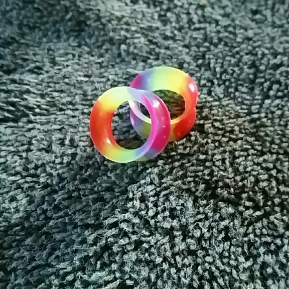 Ear tunnels. (Gauges)