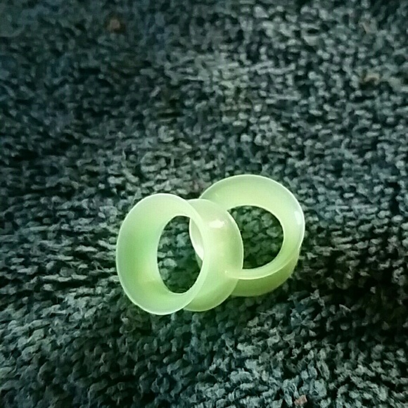 Ear tunnels (Gauges)