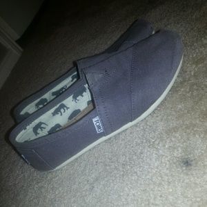 Charcoal Grey Toms