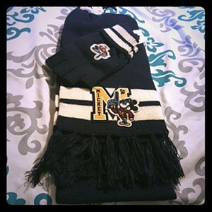 Mickey Mouse Mens Scarf and Gloves
