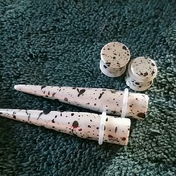 Ear Tappers/plugs (gauges)
