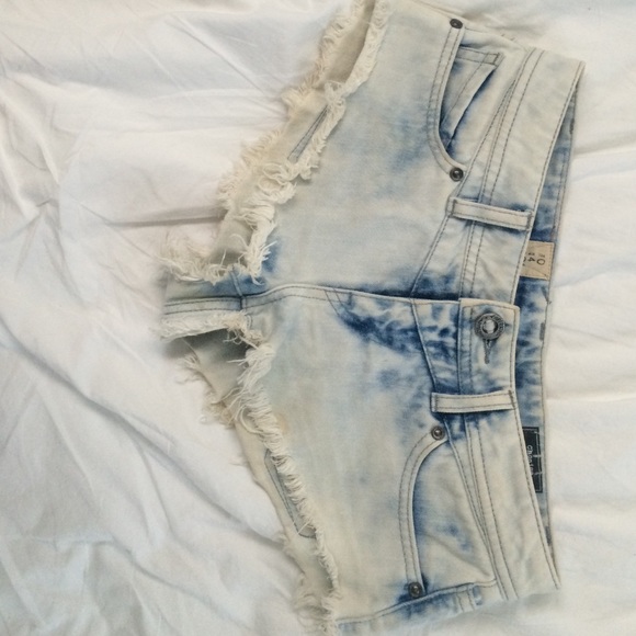 Volcom shorts!