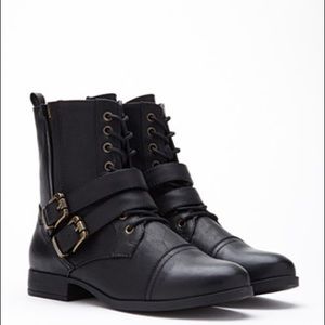 Buckle lace-up boots
