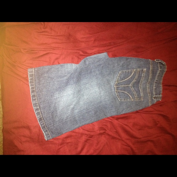 Capris - Picture 2 of 3