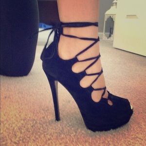 Black Colin Stuart pumps from VS!