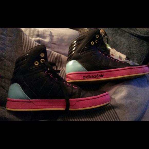 Adidas shoes - Picture 1 of 3
