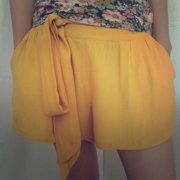 ❌SOLD❌Silk shorts