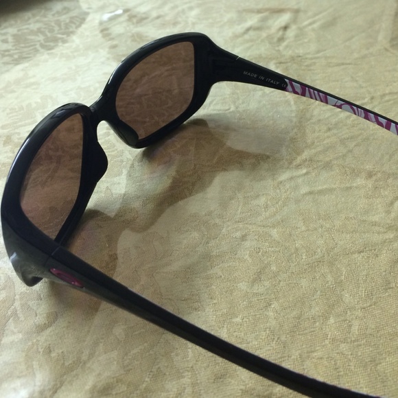 Oakley sunglasses breast Cancer awareness - Picture 4 of 4