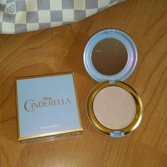 ■BUNDLED!■MAC LE Beauty Powder~ Mystery Princess