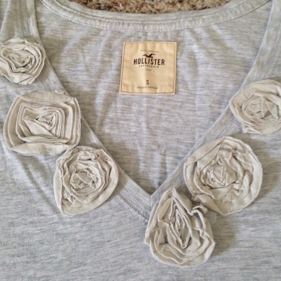 Hollister tee shirt - Picture 2 of 2