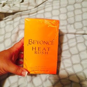 Beyoncé Heat Rush perfume