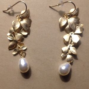 Dangly orchid flower earrings with pearls
