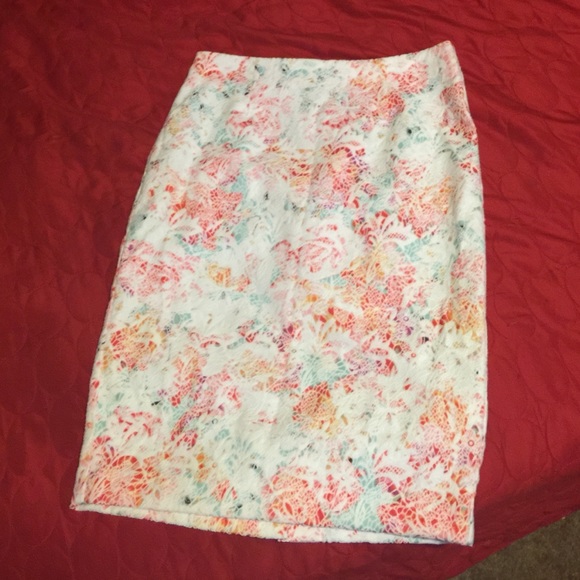 New Floral pencil skirt size 4