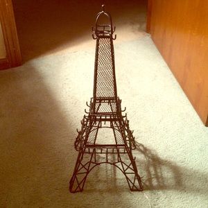Eiffel tower jewelry holder that lights up