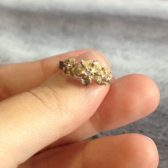 ❌sold❌ Size 8 flower ring