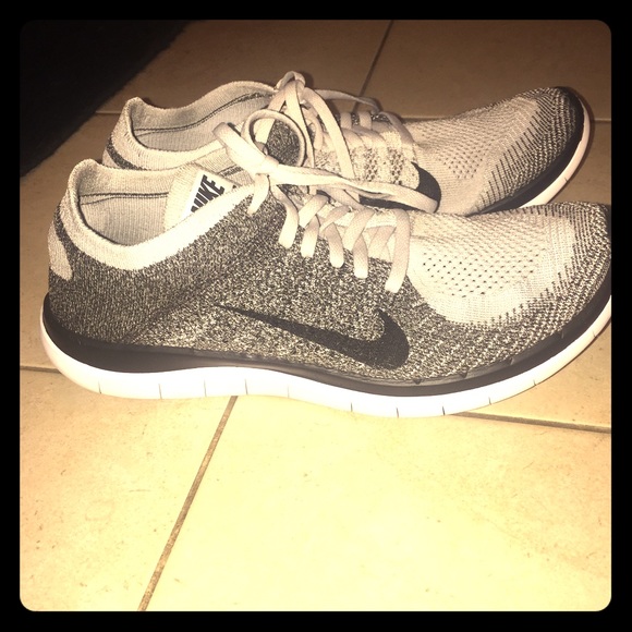Nike Free Flyknit 9-9.5 runs small.Or 10.5-11 Wms.