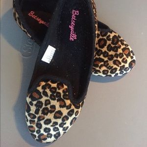 Betseyville leopard print slippers size 6