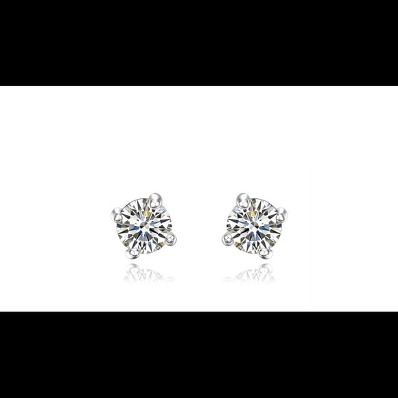 Silver cubic Zirconia .5cm studs