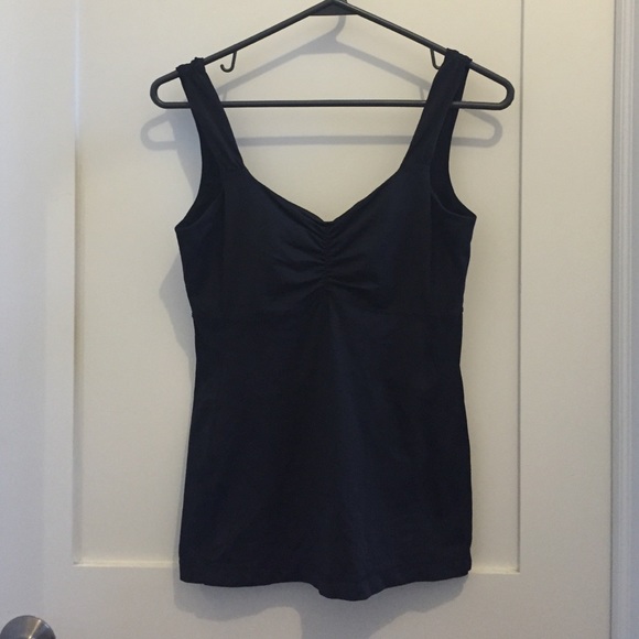 Lululemon black size 6 tank